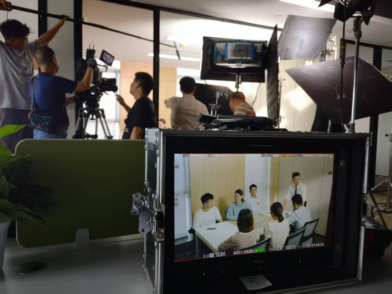 景宁畲族自治县TVC拍摄公司：科技产品视觉化大师，诠释未来感与功能美学